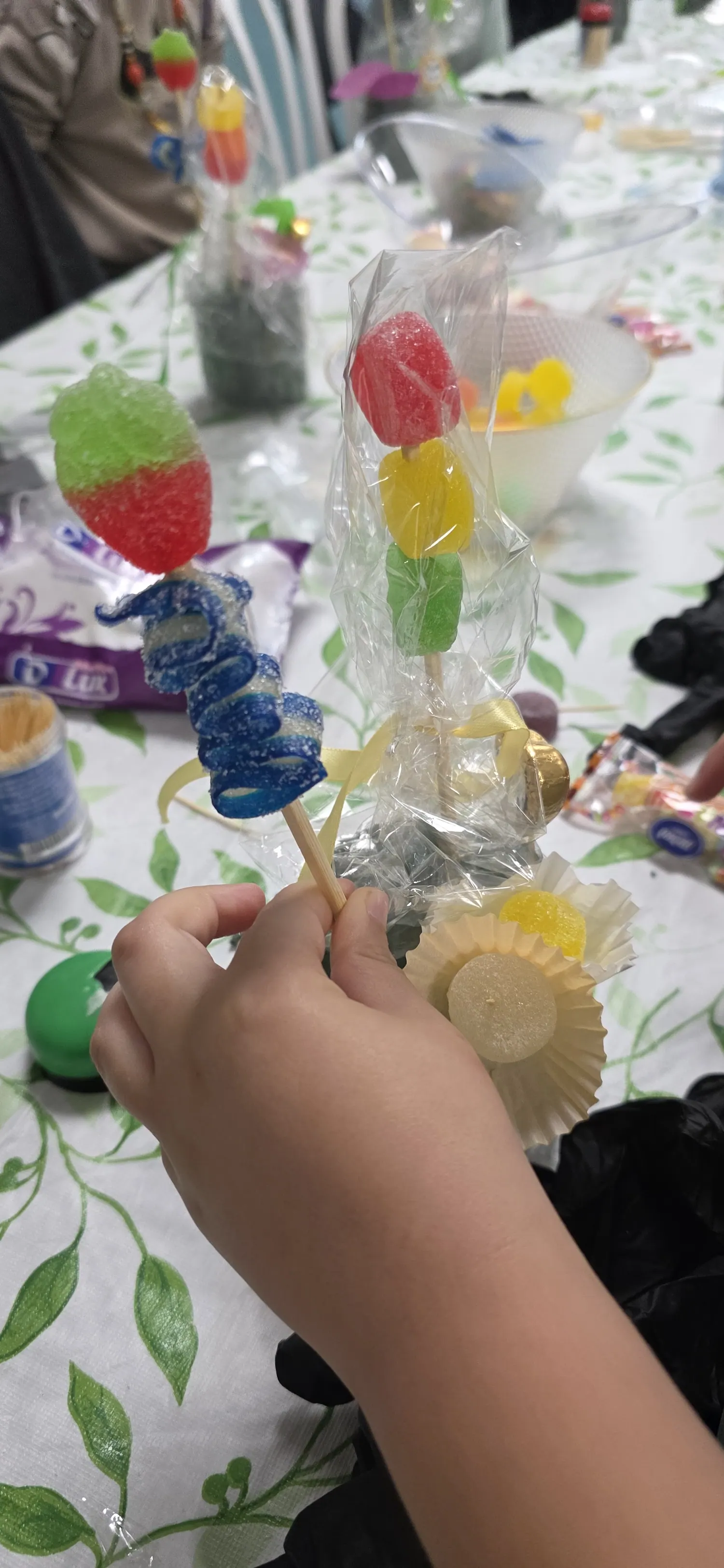 שיפוד ממתקים מעוצב בעבודת יד בסדנה