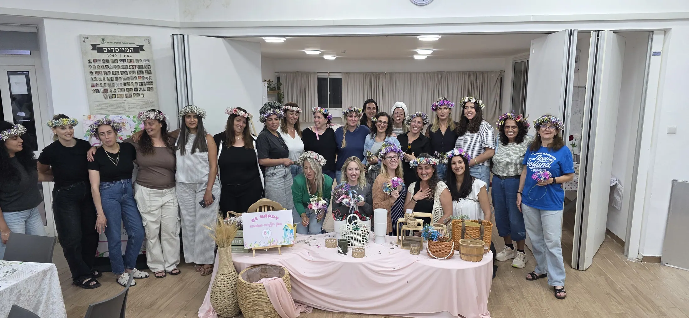 קבוצת משתתפות בסיום סדנת זרי ראש