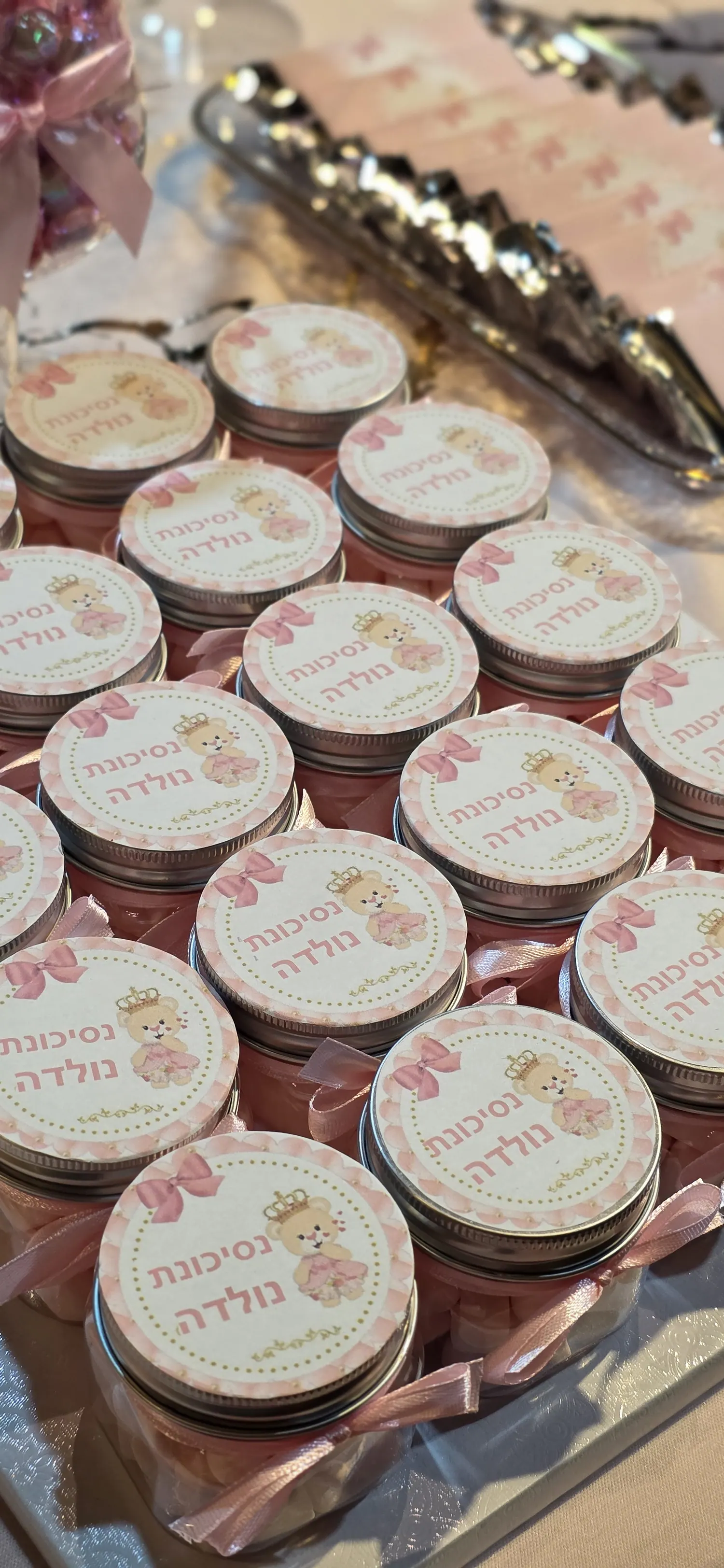צנצנות מתנה בעיצוב ורוד לאירוע יום הולדת לתינוקת
